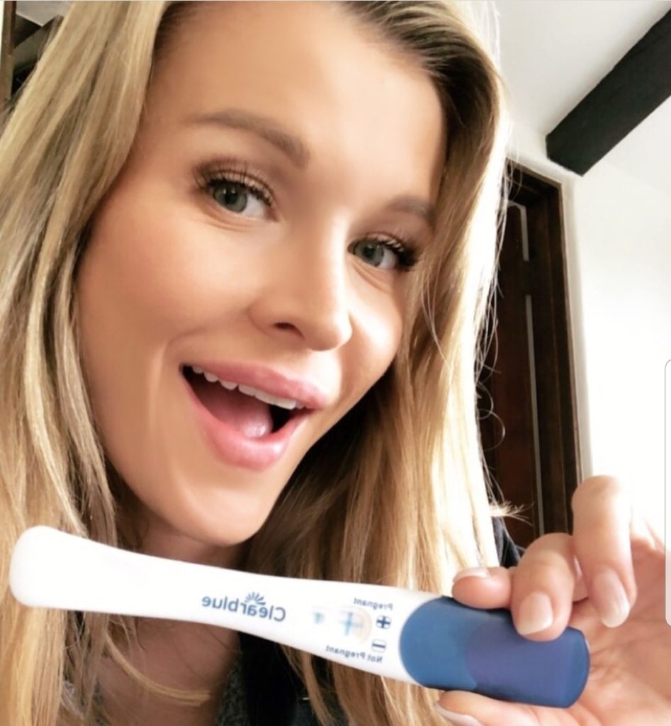 Gwiazdy w ciąży. Teraz Joanna Krupa i jej ciąża to temat numer jeden, dlatego jurorka Top Model TVN zasypuje Instagram filmami i zdjęciami