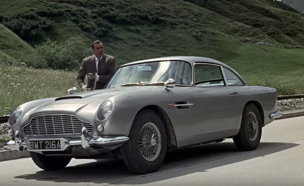 James Bond (ostanio Daniel Craig) pierwszy szpieg królowej nie traci na popularności. Teraz na sprzedaż jest pierwsze auto Bonda, Aston Martin Db5.