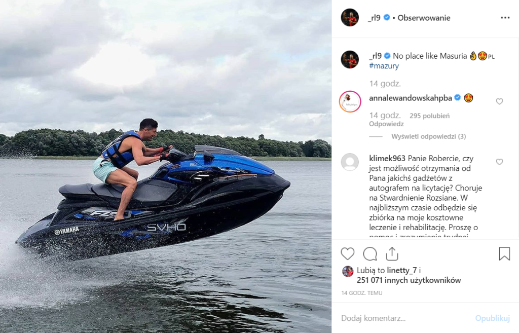 Mazury to tu Robert Lewandowski (Bayern) i Anna Lewandowska kończą wakacje, zobacz na Instagram jak szaleje na wodzie. Skuter wodny jest wart bardzo dużo.