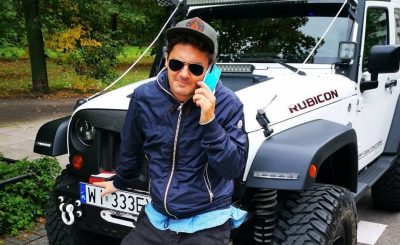 Kuba Wojewódzki sprzedaje auto. Król TVN sprzedaję swój samochód. Jest nim Jeep Wrangler. Oto ile trzeba mieć, aby kupić auto znanego dziennikarza.