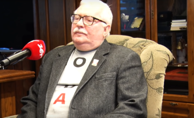 Lech Wałęsa przyszedł na ślub córki (Magdalena) w koszulce "KONSTYTUCJA", tak jak w USA na pogrzebie Busha Seniora, to już chyba przesada.