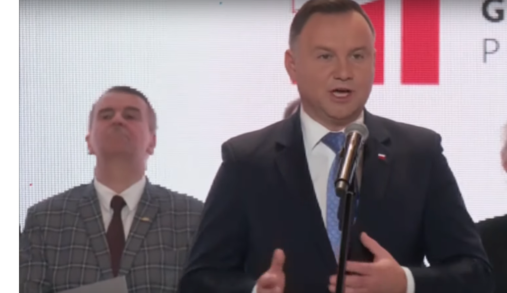 Wybory: Andrzej Duda tuż przed wyborami do polskiego parlamentu zwrócił się do Polaków w orędziu. Nawiązał do wysokiej frekwencji przy wyborach do EU.