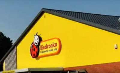 Biedronka zmienia czas pracy, koronawirus spowodował obostrzenia a także ograniczenia liczby klientów w sklepie, zmiana czasu pracy będzie do 23 marca.