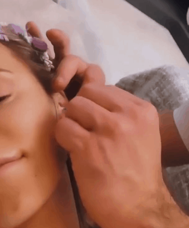 Doda zniesmaczyła użytkowników portalu Instagram, z mężem dodała ich intymny film, nagranie ukazuje masaż oraz... czyszczenie uszu.