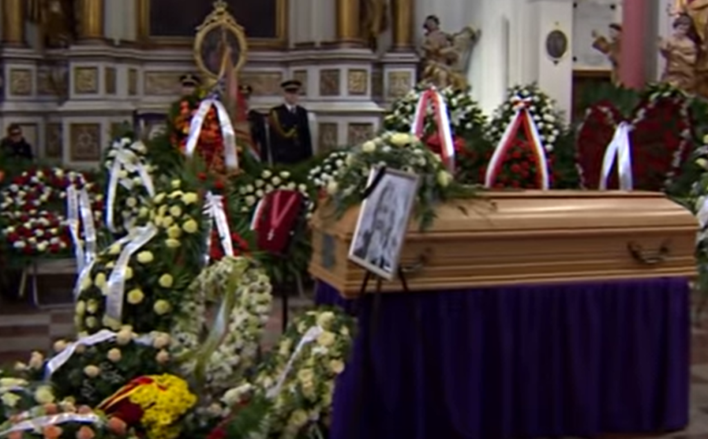 Pogrzeb Królikowskiego: Magda Schejbal przyniosła truskawki na pogrzeb, Paweł Królikowski byłby raczej zaskoczony, o co chodzi?