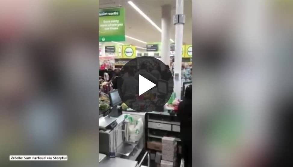 W sieci ukazał się film, na którym trwa zażarta walka w sklepie o papier toaletowy, dantejskie sceny nagrano w Australii. Koronawirus wywołał panikę
