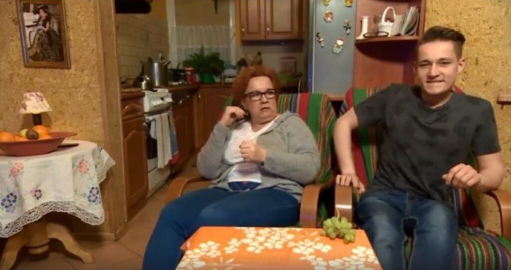 Iza Zeiske i jej syn Joachim to jedne z nahwiększych gwiazd programu TTV "Gogglebox, przed telewizorem", niestety ich życie własnie zmieniła śmierć. Okropne