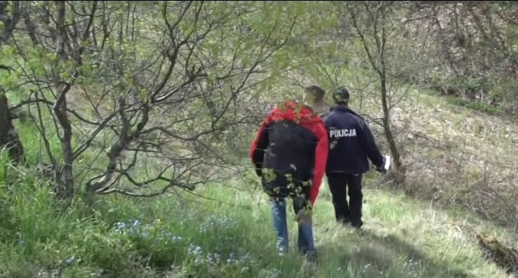 Makabryczne odkrycie we Wrocławiu, w rzece znaleziono zwłoki psa zawinięte w dywan, to było bestialskie i brutalne morderstwo, poszukiwani są świadkowie