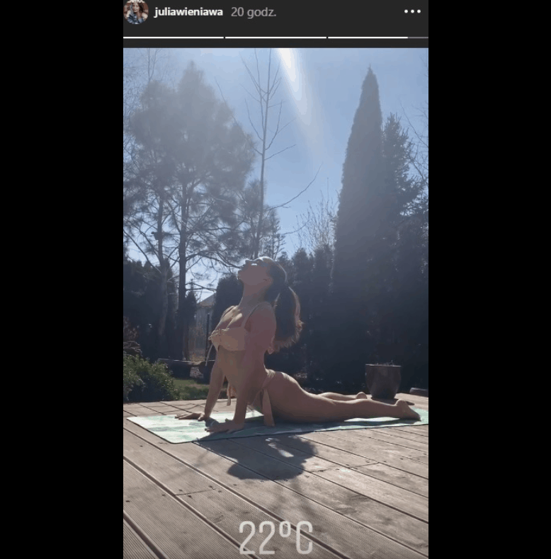 Julia Wieniawa rozgrzała internet do czerwoności po tym jak pokazała się na Instagramie prawie nago, w skąpym bikini, niby tylko ćwiczy jogę, ale...