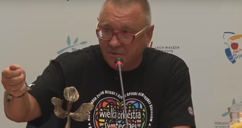 Jurek Owsiak, założyciel akcji o nazwie Wielka Orkiestra Świątecznej Pomocy musiał poinformować wszystkie szpitale - rozdano wadliwe maseczki