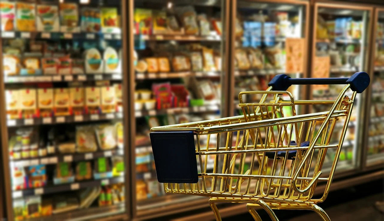 Zarząd sieci sklepów Auchan poinformował, że zamyka sklepy, sieć znika z pewnych miast w kraju, placówki były nierentowne.
