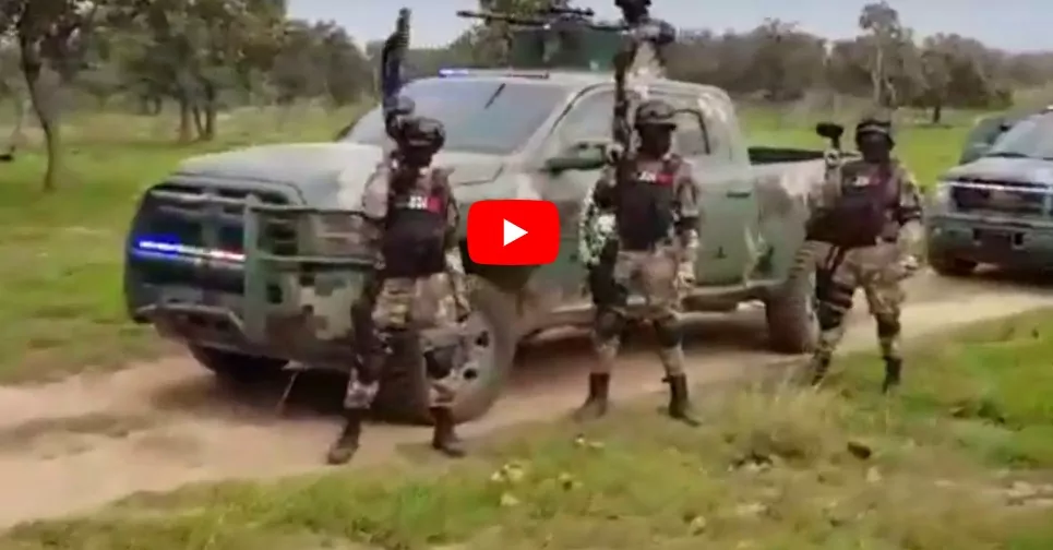 Wideo, które obiegło światowe media jest przerażające, prezentują się na nim oddziały specjalne, wojsko karteli narkotykowych, bronią narkobiznesu.