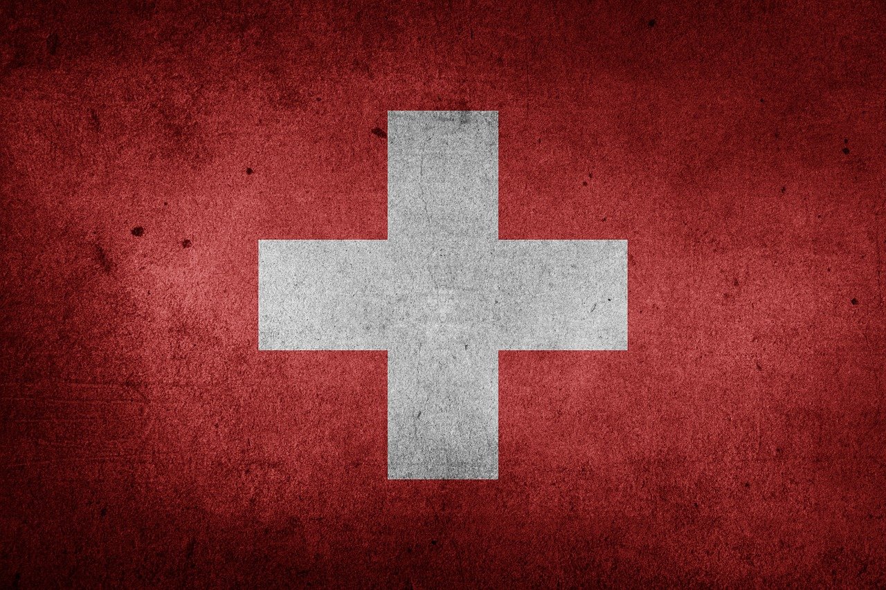 Ze Szwajcarii płyną fatalne wieści, potwierdzono tam bowiem po raz pierwszy indyjski wariant koronawirusa. Rozprzestrzenia się szybko
