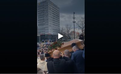 Śmierć Krzysztofa Krawczyka była szokiem dla wszystkich, żona Ewa Krawczyk wciąż mocno to przeżywa co boleśnie ukazał pogrzeb artysty.
