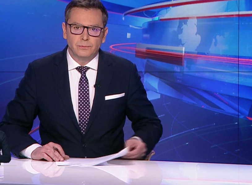 Podczas emisji serwisu "Wiadomości" TVP przekazano smutne wieści, nie żyje Wiktor Kałuziński od lat związany z Telewizją Polską, zmarł na koronawirusa. 