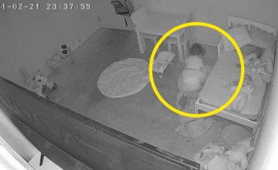 Pewien ojciec opublikował nagranie twierdząc, że jego dziecko zostało wciągnięte pod łóżko