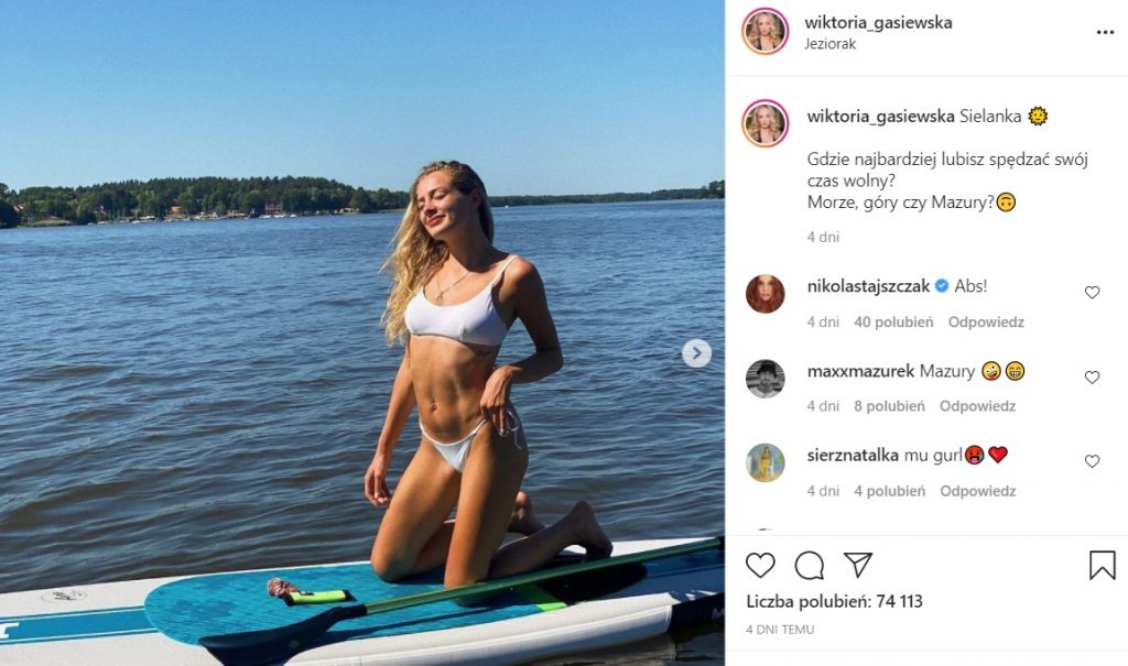 Wiktoria Gąsiewska wrzuciła jedno ze swoich rozpalających zmysły zdjęć na Instagram, jest prawie naga, a jej biały strój mało co zakrywa. 