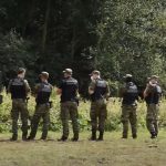 Poinformowano, że Straż Graniczna wraz z oddziałami Wojska Polskiego zatrzymała na granicy z Białorusią 13 osób w tym Bartosza Kramka.