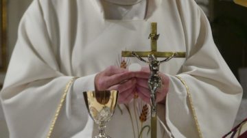 Proboszcz pożyczył miliony od parafian i zniknął. Gigantyczny skandal, o którym huczy w całej Polsce