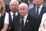 Kaczyńskiemu nagle puściły nerwy podczas miesięcznicy. Szokujące co zaczął krzyczeć do tłumu