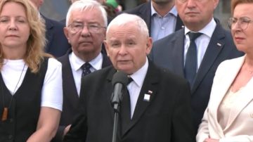 Kaczyńskiemu nagle puściły nerwy podczas miesięcznicy. Szokujące co zaczął krzyczeć do tłumu