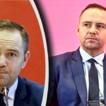 Karol Nawrocki od niespełna dwóch tygodni pełni funkcję prezydenta Polski. Nowa głowa państwa zaczyna przyzwyczajać się do życia w Pałacu Prezydenckim, a jednocześnie na jaw wychodzą kolejne ciekawostki dotyczące jego codzienności. Jedna z nich zaskoczyła opinię publiczną – prezydent nie może prowadzić pojazdów przez cały okres sprawowania urzędu.
