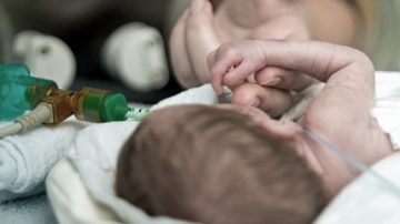 12-latka urodziła dziecko. Porażające kto jest ojcem. W szoku byli nie tylko policjanci…