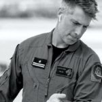 Echo tragedii w Radomiu wciąż nie cichnie. 35-letni major Maciej „Slab” Krakowian, dowódca zespołu F-16 Tiger Demo Team Poland, zginął w katastrofie, która wstrząsnęła całym krajem. Teraz śledczy poinformowali o przełomie – na miejscu wypadku odnaleziono kamerę, która mogła należeć do pilota.