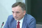 „Wkopał kilku kumpli”. Ziobro pogrąża kolegów na komisji