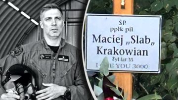 Niebywały widok na grobie „Slaba” Krakowiana. Napis na krzyżu i… coś od żony