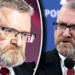 Grzegorz Braun zwrócił się do ministra Tomasza Siemoniaka z prośbą o ochronę kontrwywiadowczą. Twierdzi, że po przyznaniu mu białoruskiej nagrody rozpętano przeciw niemu falę dezinformacji. Uważa, że ta sytuacja zagraża nie tylko jemu, ale również państwu.