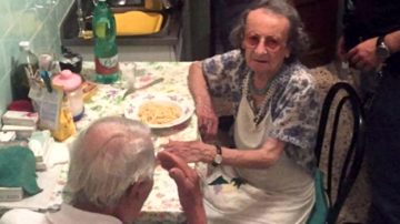 Sąsiedzi zgłosili starszą parę, wciąż płakali. Gdy policja weszła do ich domu, nie mogli uwierzyć w to co zobaczyli