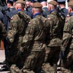 Wojsko wezwie aż 235 tys. osób. Wezwanie dostaną także kobiety i 50-latkowie