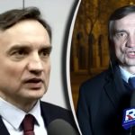 Sprawa Zbigniewa Ziobry nabiera tempa po uchyleniu mu immunitetu. Podczas gdy były minister przebywa za granicą, na jaw wychodzą nowe wątki dotyczące Funduszu Sprawiedliwości, w tym relacje polityków o możliwych korupcyjnych propozycjach w Ministerstwie Sprawiedliwości.
