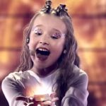 Nie milkną emocje po finale Eurowizji Junior 2025. Choć konkurs miał być świętem młodej muzyki, w sieci dominuje zupełnie inny ton. Widzowie zarzucają organizatorom niesprawiedliwość, a w komentarzach coraz częściej padają słowa o celowym działaniu na niekorzyść Polski.