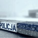 To miał być spokojny poranek przed wieczornym odliczaniem. A jednak wielu ludzi zaczęło dzień od nerwowego patrzenia w okno, w mapy i w komunikaty służb. Na północy kraju zima pokazuje siłę: zaspy rosną szybko, wiatr przerzuca śnieg na jezdnie, a to, co jeszcze chwilę temu było „przejezdne”, potrafi w kilka minut stanąć.