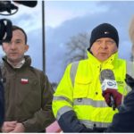 Woda na rzece podskoczyła do poziomu alarmowego, wiatr zaczął „pchać” Zalew Wiślany w głąb lądu, a miasto przeszło w tryb kryzysowy. W tle - intensywny śnieg i prognozy