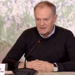 Dziś wystarczyło kilka zdań premiera Donalda Tuska, żeby emocje wróciły na najwyższy poziom. Krótki wpis na platformie X rozlał się po sieci szybciej niż polityczne komunikaty zwykle potrafią.