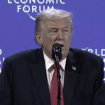 Decyzja zapadła w Waszyngtonie i natychmiast wywołała polityczną burzę w Hawanie. Prezydent USA Donald Trump podpisał rozporządzenie wykonawcze, które uruchamia proces nakładania sankcji na towary z krajów dostarczających Kubie ropę naftową. Biały Dom informuje o „sytuacji nadzwyczajnej”, Kuba odpowiada ostrym potępieniem i oskarżeniami o eskalację ekonomicznej presji.