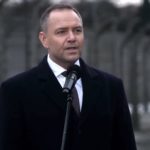 Prezydent Karol Nawrocki wziął udział w obchodach 81. rocznicy wyzwolenia niemieckiego obozu Auschwitz. Uroczystości odbyły się w Oświęcimiu w ramach Międzynarodowego Dnia Pamięci o Ofiarach Holokaustu. Głowa państwa oddała hołd ofiarom i wygłosiła przemówienie przed Ścianą Straceń.