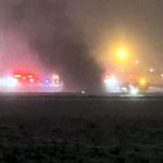 Wieczór w Bangor w stanie Maine miał wyglądać jak setki innych zimowych startów. Zamiast tego na pasie pojawił się ogień, dym i alarm na całym lotnisku. Bilans jest dramatyczny.