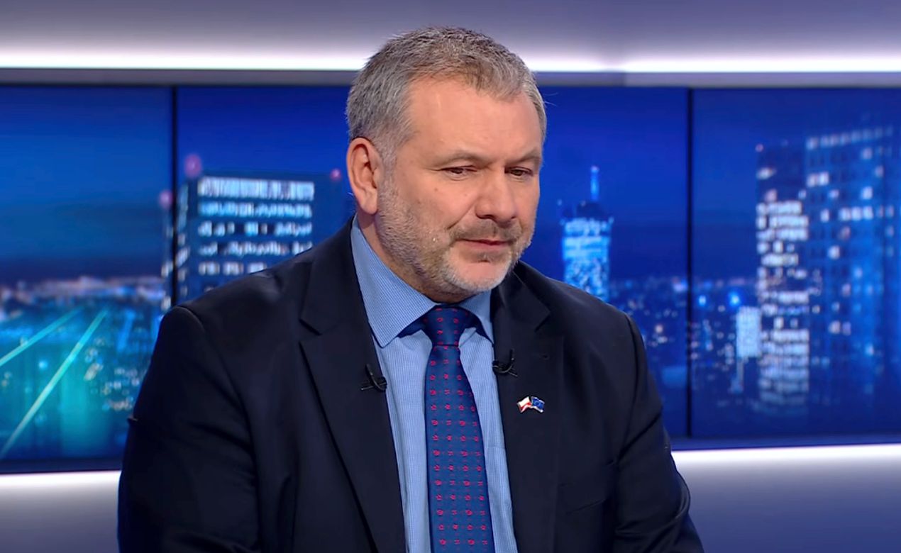 To miał być moment odbudowy zaufania do wymiaru sprawiedliwości. Tymczasem z najnowszego sondażu wynika, że wielu Polaków nie widzi poprawy - mimo zmiany ekipy i zapowiadanych reform. Największa grupa badanych uważa, że wymiar sprawiedliwości pod kierownictwem Waldemara Żurka nie działa lepiej niż za czasów Zjednoczonej Prawicy. W tym samym badaniu w oczy rzuca się jeszcze jeden wskaźnik: wysoki odsetek niezdecydowanych.