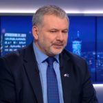 Prezes Trybunału Konstytucyjnego Bogdan Święczkowski złożył prywatny akt oskarżenia przeciwko ministrowi sprawiedliwości Waldemarowi Żurkowi. Zarzuty są poważne. Chodzi o zniesławienie, insynuacje oraz — jak twierdzi Święczkowski — przekroczenie granic urzędu.