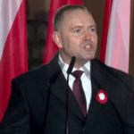 W Pałacu Prezydenckim zapadła decyzja, która natychmiast podniosła temperaturę sporu między większością parlamentarną a głową państwa. Karol Nawrocki ogłosił, że zawetuje dwie ustawy - o języku śląskim i o rynku kryptoaktywów - jednocześnie podpisując osiem innych aktów prawnych.