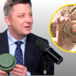 Model współczesnej miny przeciwpiechotnej stanął na stole w telewizyjnym studiu. Przyniósł go Michał Dworczyk, były wiceminister obrony,