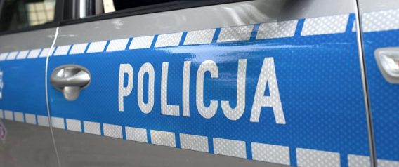 Chwila na peronie, zwykły odruch pomocy i dramat, który rozegrał się na oczach ludzi. 17-letni Dominik walczy o życie po wypadku na przystanku w powiecie radomskim. Teraz pojawiają się nowe ustalenia z monitoringu, które prostują kluczowy szczegół, powtarzany wcześniej w sieci.