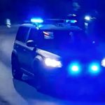 Sobota w niewielkiej miejscowości na Dolnym Śląsku skończyła się dramatem, który poruszył mieszkańców. Na miejscu pojawiły się służby, a sprawę od razu objęto nadzorem prokuratury. Dopiero po czasie doprecyzowano kluczowy szczegół, który wcześniej krążył w mediach w innej wersji.
