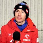 Wokół Kamila Stocha od lat jest ten sam dreszcz - cisza przed skokiem, napięcie na trybunach, a potem ułamek sekundy, który zostaje w pamięci na długo. Teraz w tle pojawia się coś, co nie dotyczy już tylko sportu. Zbliża się moment, który ma zamknąć jego karierę i otworzyć zupełnie inny rozdział - także ten najbardziej codzienny, bez kombinezonu i belki startowej.