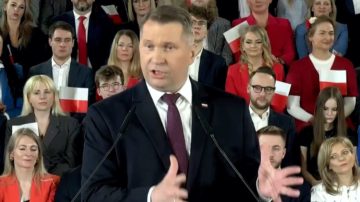 „Pusty łbie!” Czarnek upokorzył Tuska ze sceny. Tak ostro nigdy nie było