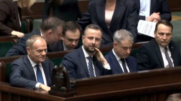 Konstytucjonaliści o „planie B” rządu ws. SAFE. Czy rząd łamie konstytucję po wecie Nawrockiego?